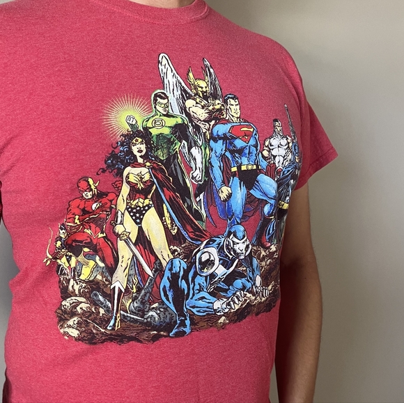 DC Justice League red tee shirt - Picture 8 of 8